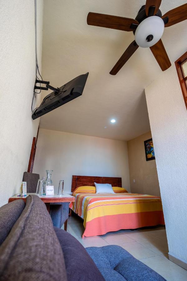 Hotel Casa Garatusa Yuriria Екстер'єр фото