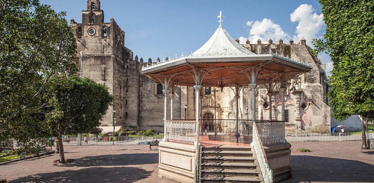 Hotel Casa Garatusa Yuriria Екстер'єр фото